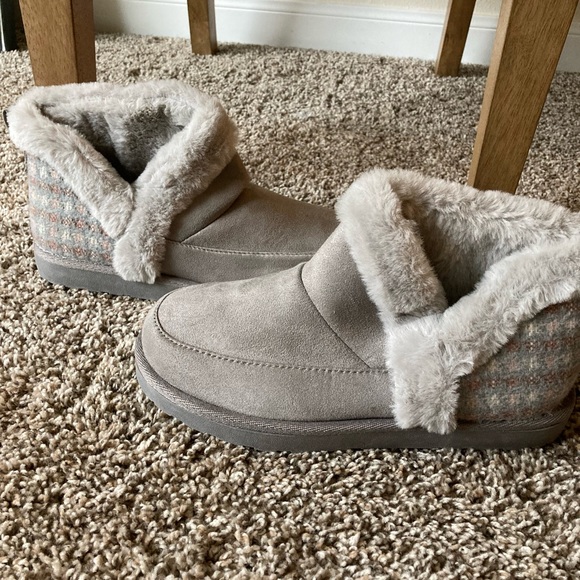 Maurice’s Iris Faux Fur Trim Ankle Boots - Picture 10 of 11